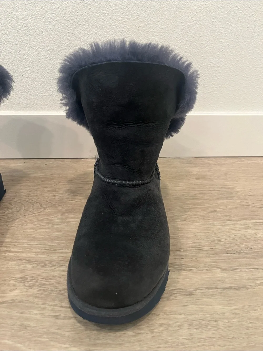 UGG Classic Cuff Short Boots Dark Blue / Navy Suede Shearling